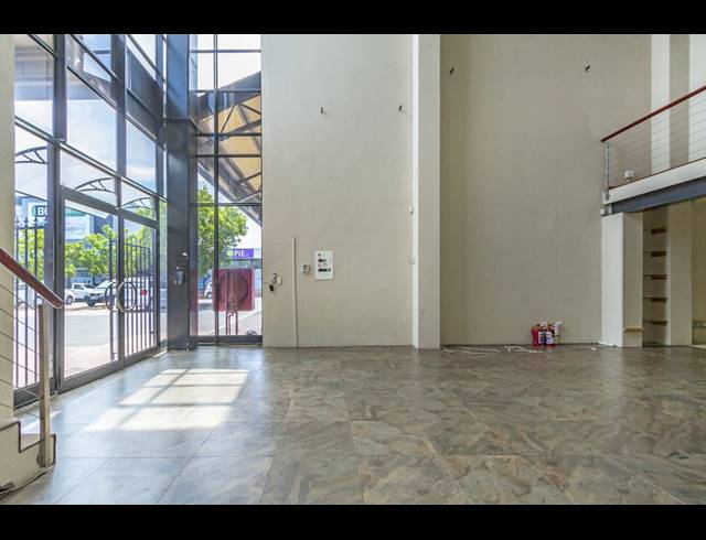 365M² SHOWROOM TO LET IN MALL INTERCHANGE